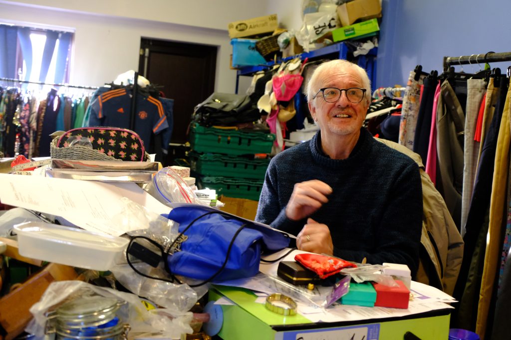 ‘Het gaat niet om wie het ‘verdient’’: Graham Denny over armoede hulp zonder voorwaarden