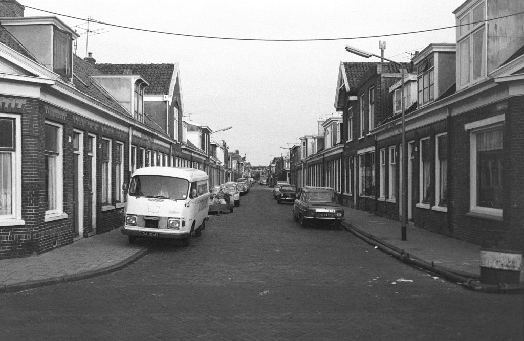 Oranjestraat ter hoogte van de Gasthuislaan in 1973. Bron: Noord-Hollands Archief