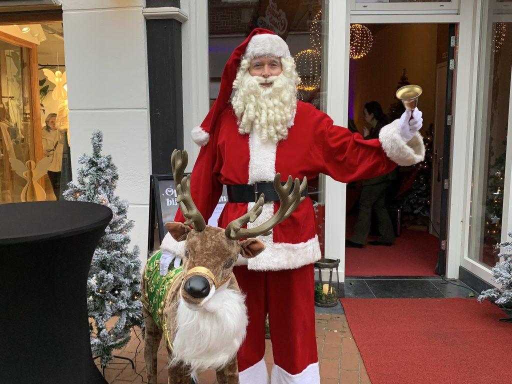 Leegstand winkelpand in Bussum omgetoverd tot Santa Claus Village: ‘Goede reclame voor het dorp’ 