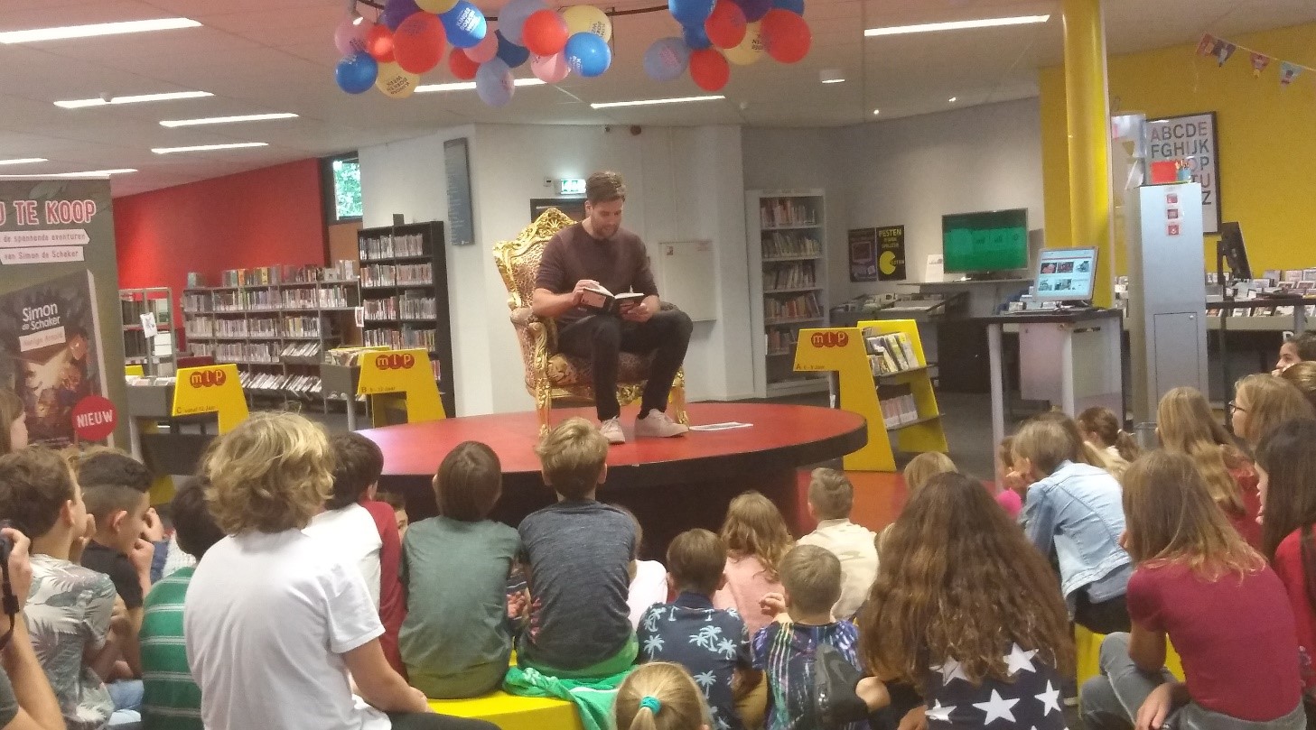 Verslag: Nick Schilder leest voor in de Hilversumse bibliotheek