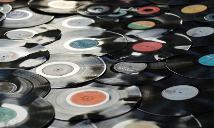 Muziekindustrie verandert door de jaren heen: vinyl steeds populairder.