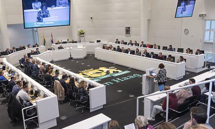 FVD vaakst afwezig bij Haagse gemeenteraad: “Schadelijk voor democratie”