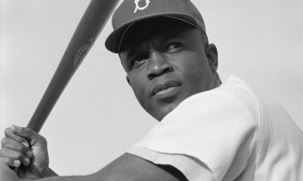 Filmrecensie 42: het verhaal van de legendarische honkballer Jackie Robinson blijft inspireren en confronteren