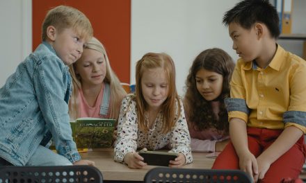 Wat verliezen we als jongeren niet meer lezen?