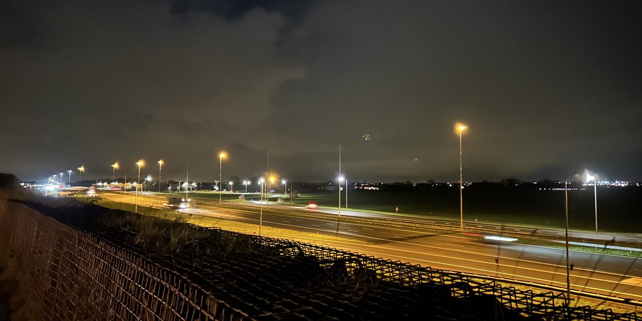 Snelweg door je voortuin