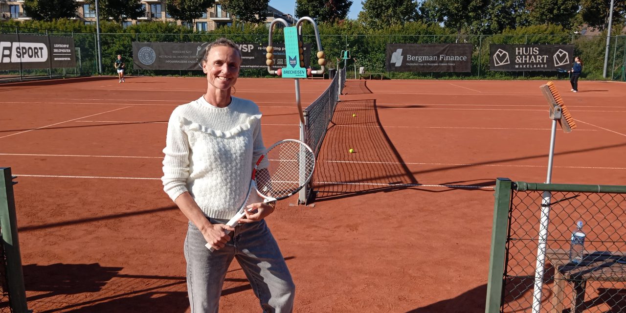 De tweede service van Stephanie Rottier