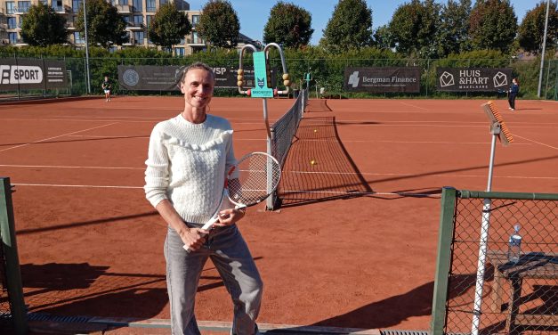 De tweede service van Stephanie Rottier