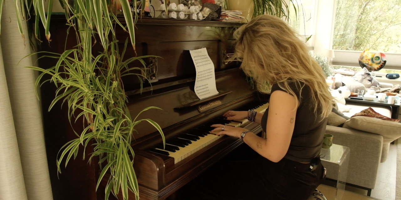 Ergens tussen mij en de melodie