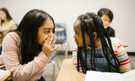 Steeds meer jongeren ervaren stress en pesten: “We zijn te veel bezig met wat anderen van ons vinden”