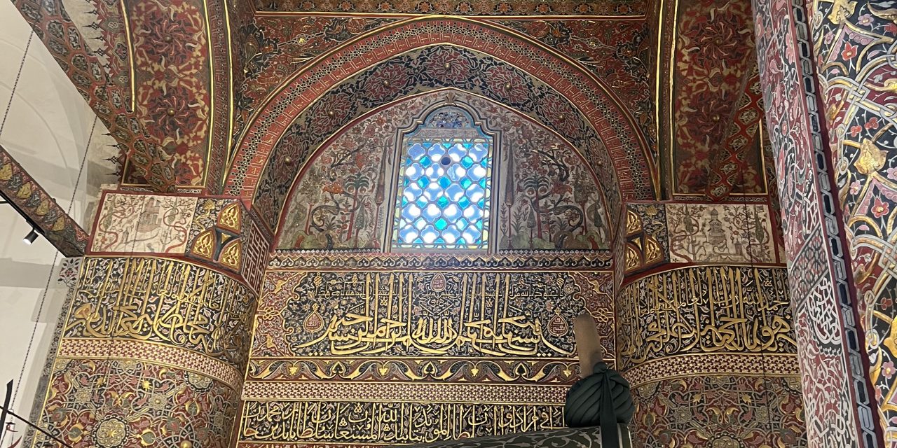 Dezelfde stemmen bij berichtgeving over haatbrieven bij moskeeën