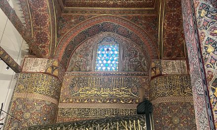 Dezelfde stemmen bij berichtgeving over haatbrieven bij moskeeën