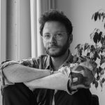 Storyteller Peter Pflügler doorbreekt met zijn kunst het zwijgen en de stilte