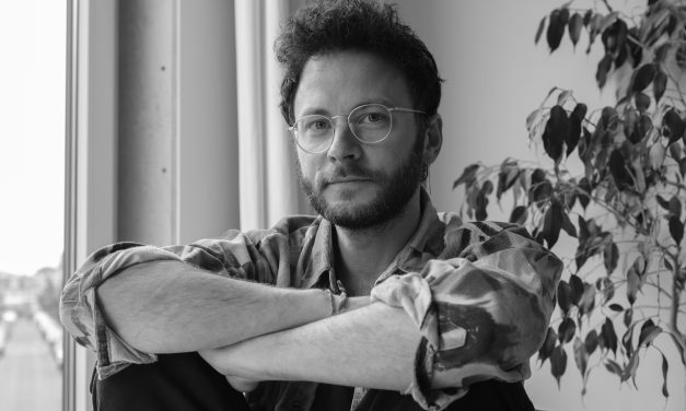 Storyteller Peter Pflügler doorbreekt met zijn kunst het zwijgen en de stilte