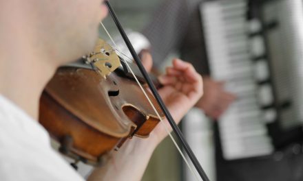 Tussen neoklassiek en elektronica: Drifting Echoes als verborgen muziekschat