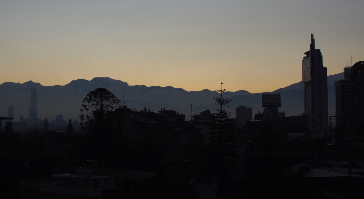 Alleen in een vreemd land tijdens een stroomstoring