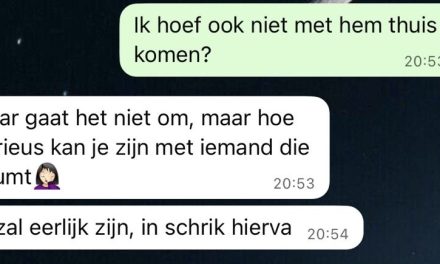 Een moeder met een rugzak