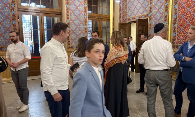 Tussen bescherming en politiek: de Joodse gemeenschap in een veranderend Hongarije