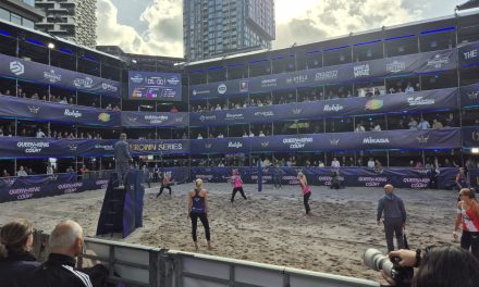 Het lokale duo steelt de harten op het zand op het Jaarbeursplein