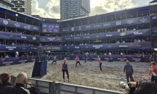Het lokale duo steelt de harten op het zand op het Jaarbeursplein