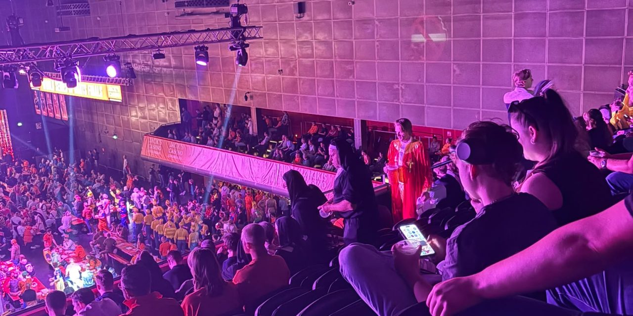 Hoe Luke Littler in eigen naam wereldkampioen is, maar in AFAS Live gewoon de tegenstander van Nederland