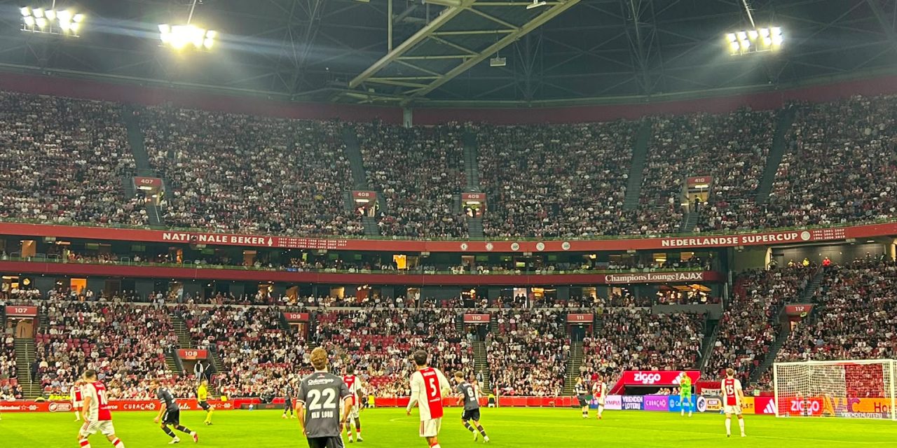 Ajax vindt in doelpuntenfestijn simpel zijn weg langs Willem II