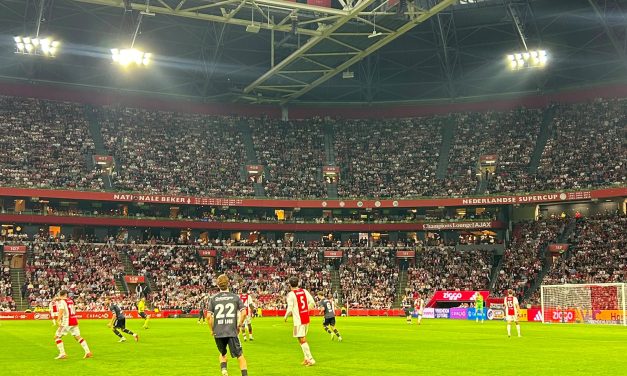 Ajax vindt in doelpuntenfestijn simpel zijn weg langs Willem II
