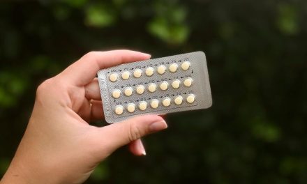 Groeiend aantal vrouwen stopt met de anticonceptiepil door misinformatie op social media