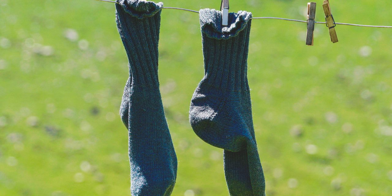 Factcheck: Een tweedehands paar sokken zorgt niet voor voetschimmel, maar verstandig om het te dragen is het niet