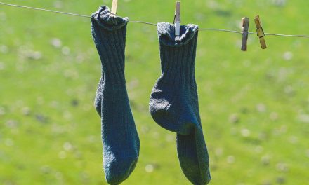 Factcheck: Een tweedehands paar sokken zorgt niet voor voetschimmel, maar verstandig om het te dragen is het niet