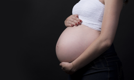 Factcheck: Een deel van de zwangere vrouwen die last heeft van oorlogsstress, bevalt daardoor vroegtijdig
