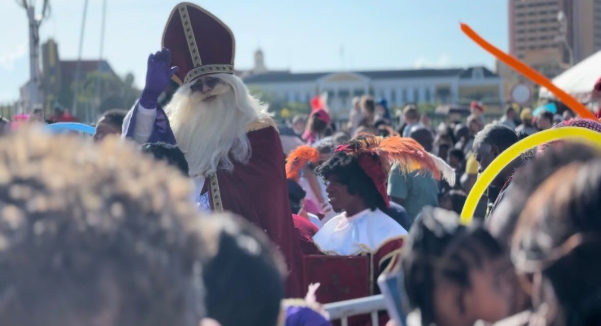 “Sinterklaasje kom maar binnen met je vriend”