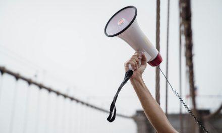 Bedreigde vrijheid van meningsuiting: hoe het geven van je mening je leven kan beëindigen