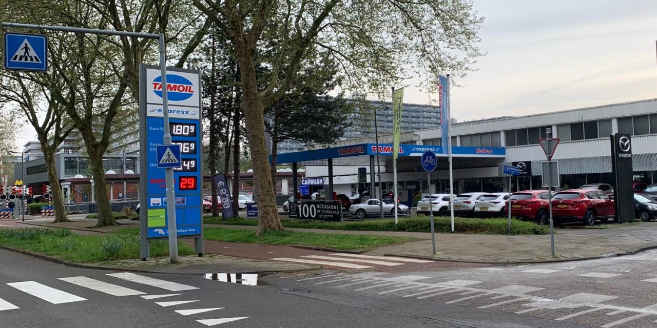 Olie zakt in prijs: Waarom blijft tanken in Nederland dan zo duur?