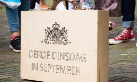 Per Prinsjesdag wordt de kloof tussen politiek, koningshuis en jeugd steeds zichtbaarder