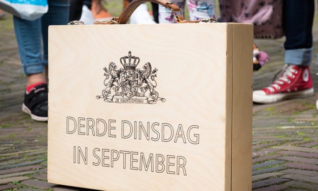 Per Prinsjesdag wordt de kloof tussen politiek, koningshuis en jeugd steeds zichtbaarder