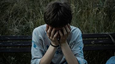 Factcheck: heeft armoede meer invloed op depressieve klachten bij jongeren dan pesten?