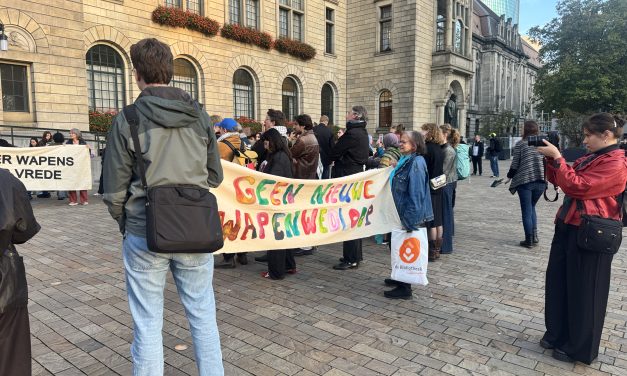 Protest in Rotterdam tegen komst defensiebeurs NEDS