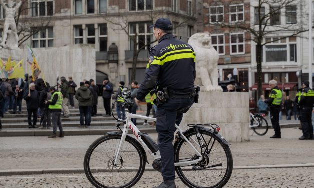 Factcheck: gebeurt er écht “helemaal niets” met opgepakte en verplaatste demonstranten?