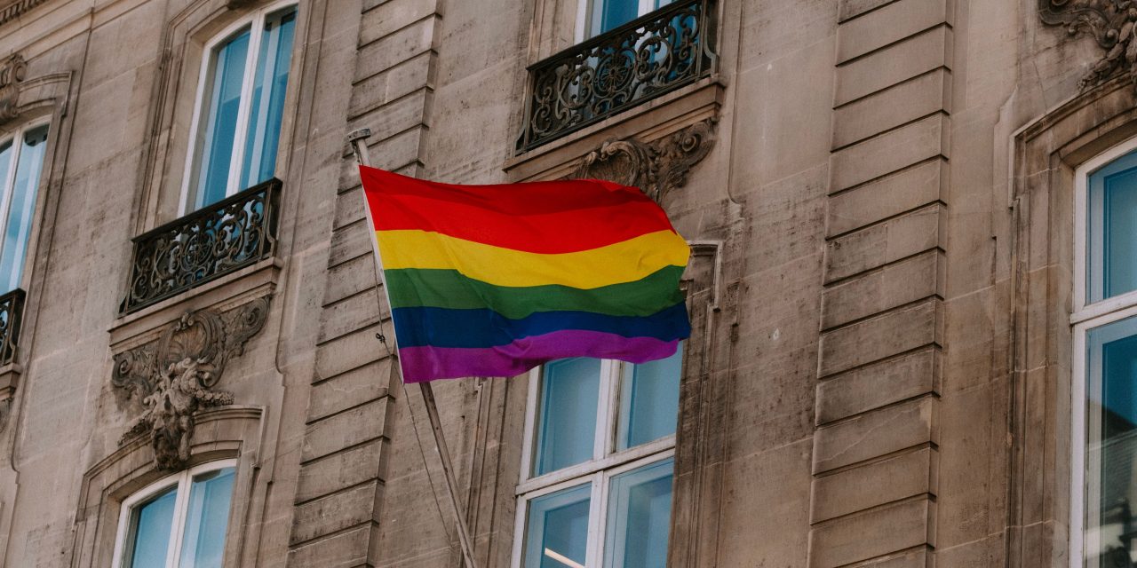 Factcheck: ‘Is de homoacceptatie onder jongeren bijna gehalveerd?’