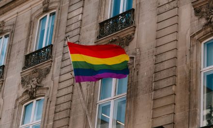 Factcheck: ‘Is de homoacceptatie onder jongeren bijna gehalveerd?’