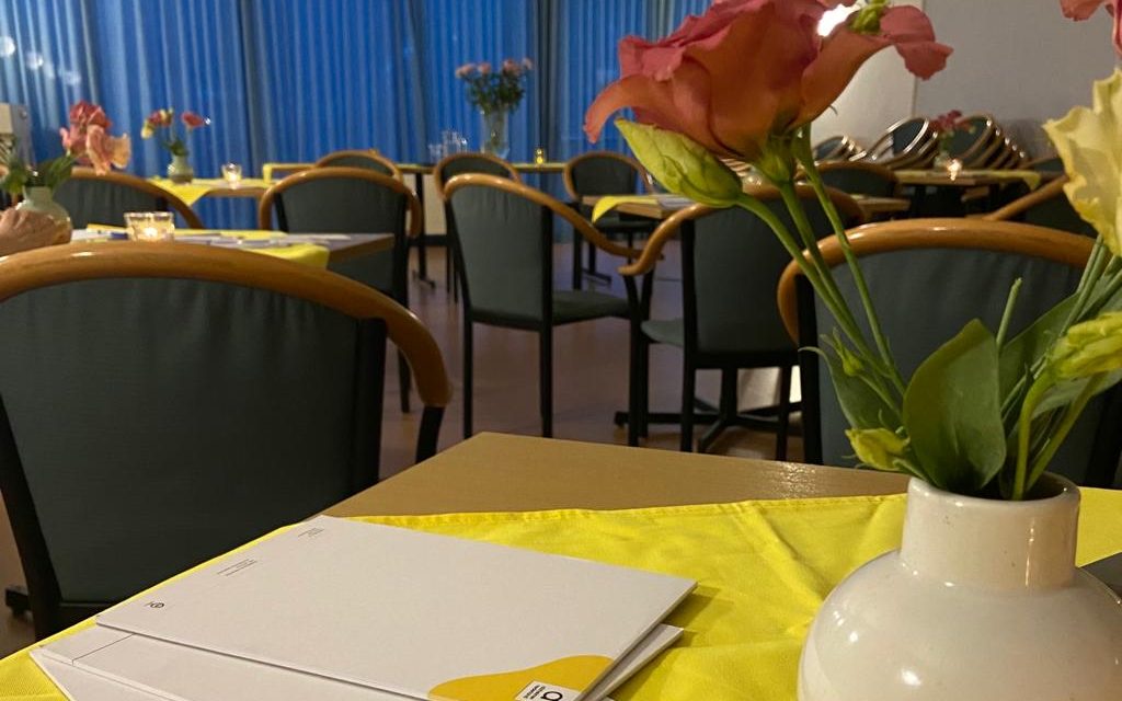 Het Alzheimer café in Maarssen gaat ‘samen aan tafel’
