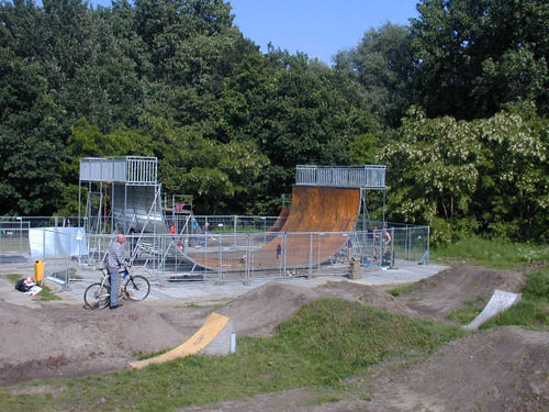 Jongeren in Maarssenbroek blij met vernieuwing Skatepark fantzekamp