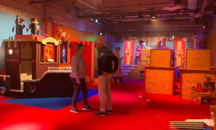 Het Sinterklaashuis opent in Bisonspoor met als thema: De Pieten Academie de Sinterklaas