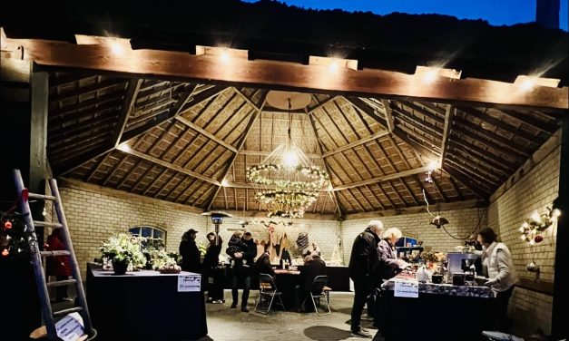 Kerstfair op boerderij voor goed doel: ‘Wij willen iets voor de voedselbank betekenen.’