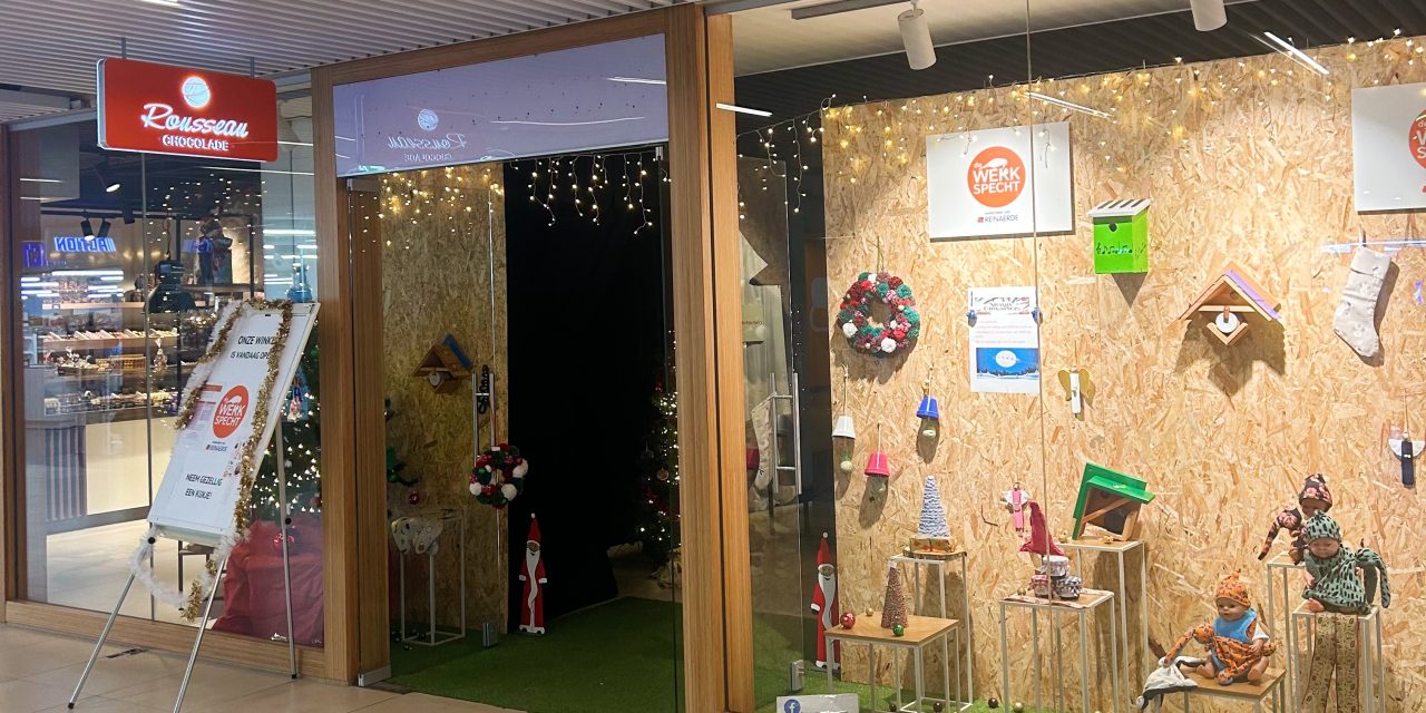 Tijdelijke kerstwinkel geopend in winkelcentrum Bisonspoor