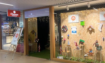 Tijdelijke kerstwinkel geopend in winkelcentrum Bisonspoor