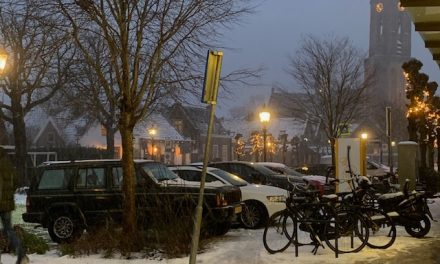 Sneeuw zorgt voor extra druk op het jumbo personeel in Loenen aan de Vecht