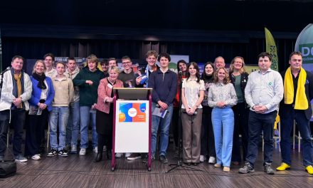 Alle verkiesbare partijen aanwezig bij jongerendebat Niftarlake