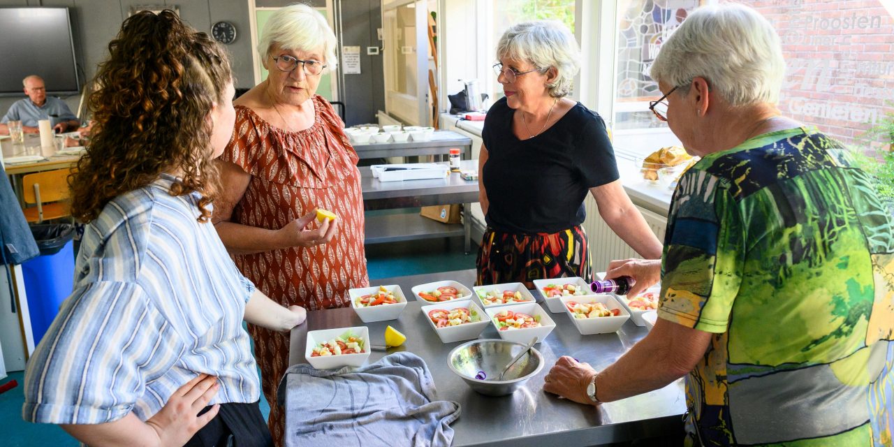 Koken als ontmoetingsplek in Loenen aan de Vecht
