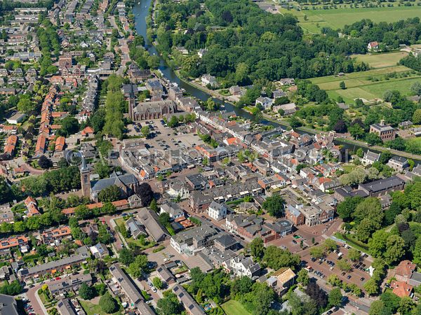 ‘Drone-Opa’ Gerhard Hof toont Breukelen van nu en de toekomst